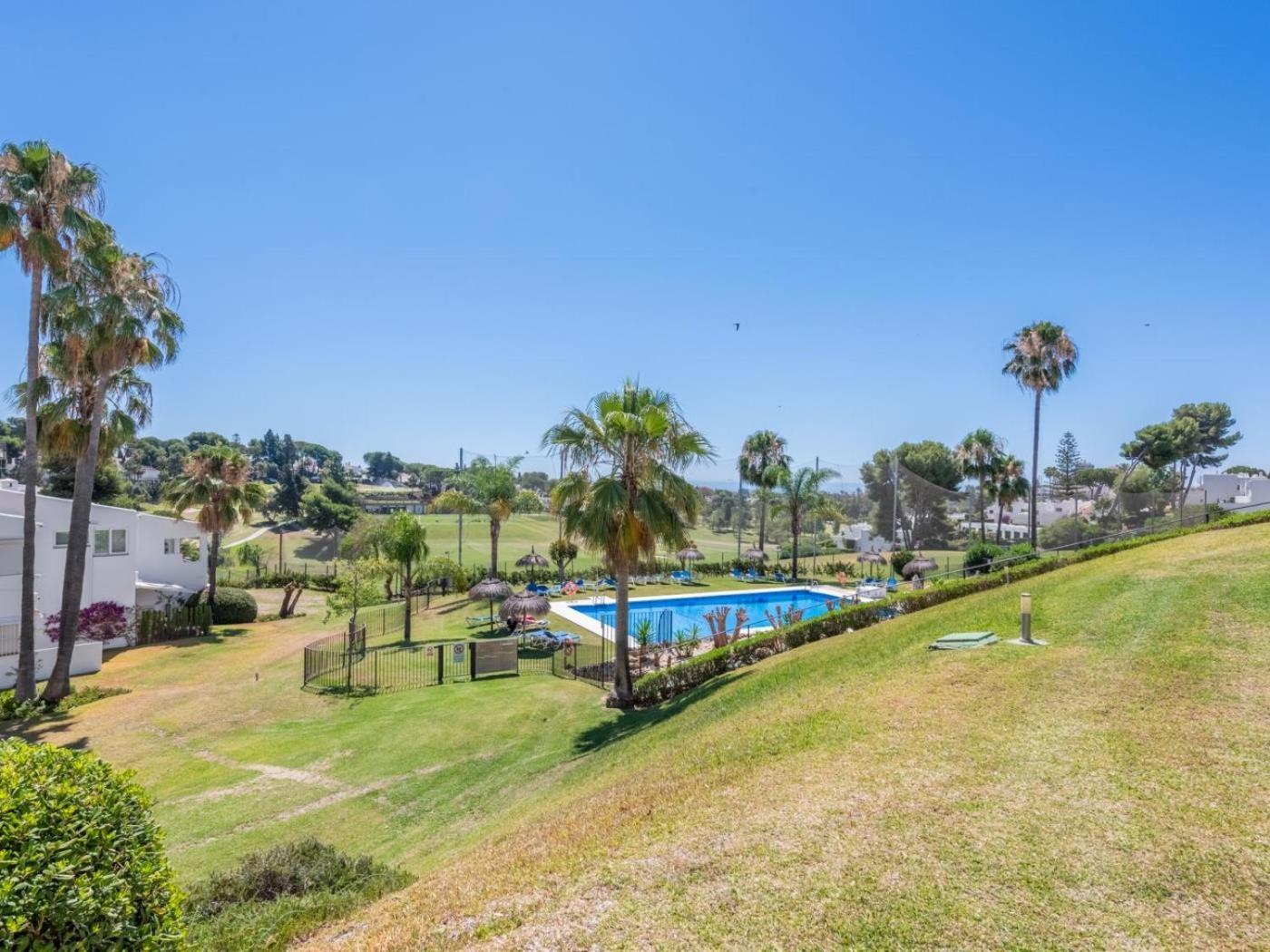 Apartment Azahara1, Panoramic Views And Frontline Golf Marbella