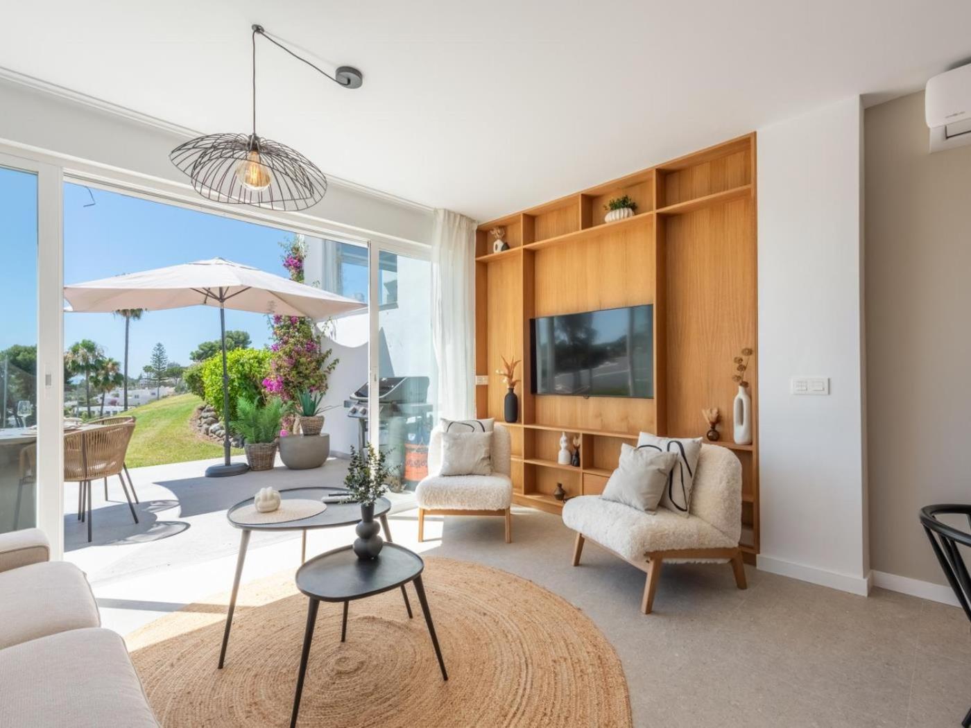 Azahara1, Panoramic Views And Frontline Golf Apartment