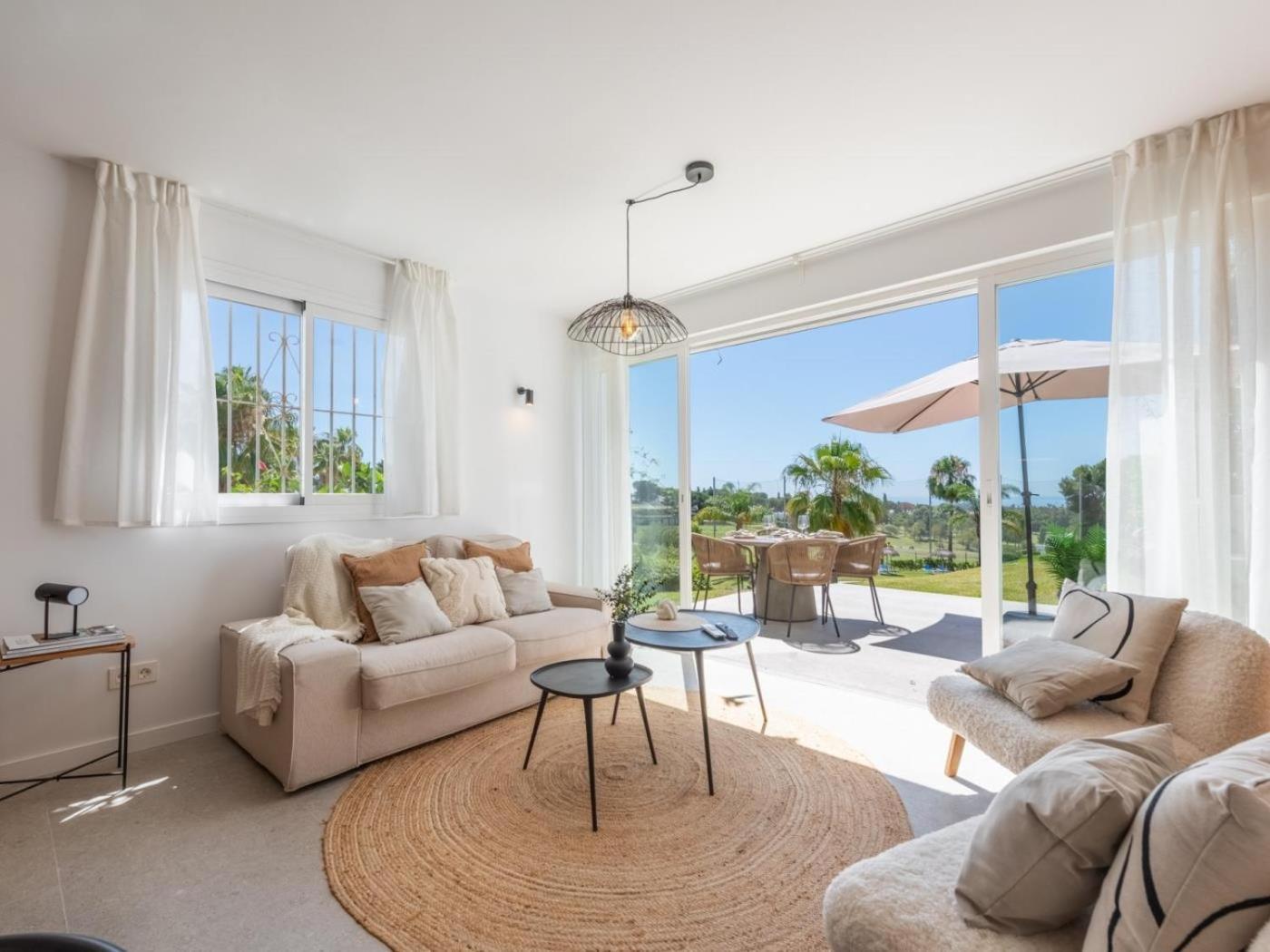 Azahara1, Panoramic Views And Frontline Golf Apartment *